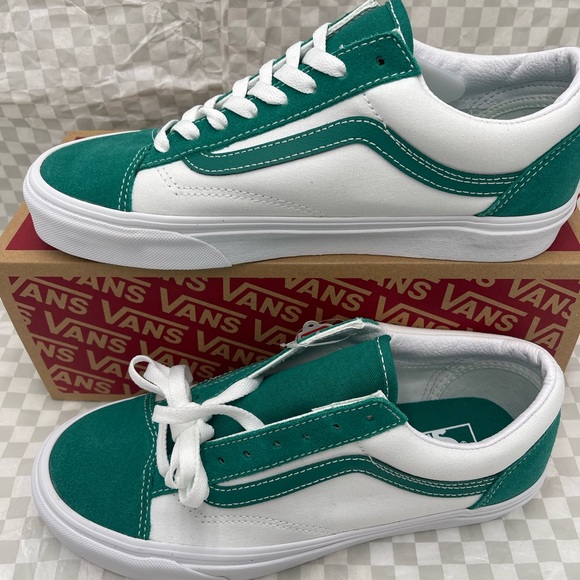 Vans WMNS Style 36 'Classic Sport -
Cadmium Green Sneakers
VN0A54F69YE - Picture 2 of 16